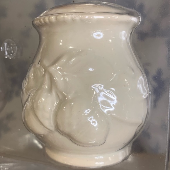 BNIB Holiday Inspirations Ceramic Acorn Oak Leaf Salt & Pepper Shakers - Picture 4 of 8